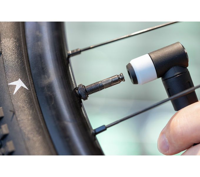 Praktisches Werkzeug Zum Ersetzen Und Ändern Von Fahrradventilmutter An Vakuumr